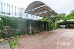 Casa em Condomínio à venda com 168m², 3 dormitórios, 1 suíte, 4 vagas, no bairro Ipanema em Porto Alegre