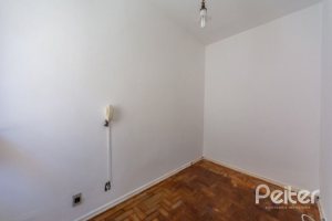 Casa à venda com 272m², 4 dormitórios, 1 suíte, 6 vagas, no bairro Vila Assunção em Porto Alegre