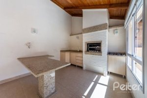 Casa à venda com 272m², 4 dormitórios, 1 suíte, 6 vagas, no bairro Vila Assunção em Porto Alegre