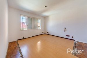 Casa à venda com 272m², 4 dormitórios, 1 suíte, 6 vagas, no bairro Vila Assunção em Porto Alegre