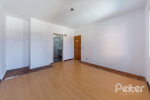Casa à venda com 272m², 4 dormitórios, 1 suíte, 6 vagas, no bairro Vila Assunção em Porto Alegre