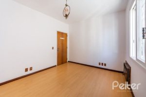 Casa à venda com 272m², 4 dormitórios, 1 suíte, 6 vagas, no bairro Vila Assunção em Porto Alegre