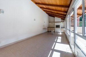 Casa à venda com 272m², 4 dormitórios, 1 suíte, 6 vagas, no bairro Vila Assunção em Porto Alegre