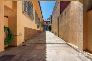 Casa à venda com 272m², 4 dormitórios, 1 suíte, 6 vagas, no bairro Vila Assunção em Porto Alegre