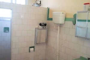 Casa à venda com 150m², 3 dormitórios, 4 vagas, no bairro Guarujá em Porto Alegre