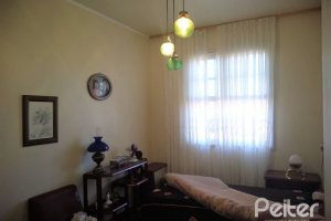 Casa à venda com 150m², 3 dormitórios, 4 vagas, no bairro Guarujá em Porto Alegre