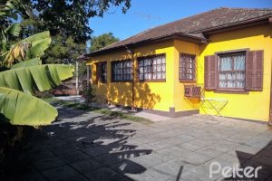 Casa à venda com 150m², 3 dormitórios, 4 vagas, no bairro Guarujá em Porto Alegre