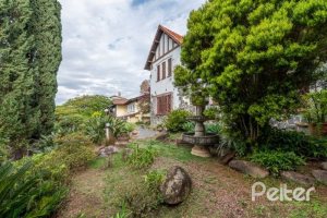 Casa à venda com 350m², 4 dormitórios, 1 suíte, 2 vagas, no bairro Vila Assunção em Porto Alegre