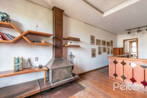 Casa à venda com 350m², 4 dormitórios, 1 suíte, 2 vagas, no bairro Vila Assunção em Porto Alegre