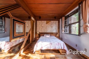 Casa à venda com 350m², 4 dormitórios, 1 suíte, 2 vagas, no bairro Vila Assunção em Porto Alegre