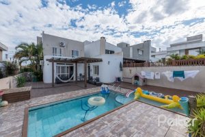 Casa em Condomínio à venda com 178m², 4 dormitórios, 2 suítes, 2 vagas, no bairro Mountain Ville em PORTO ALEGRE