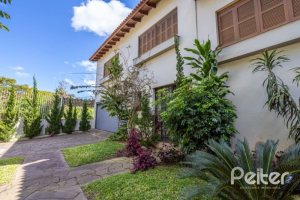 Casa à venda com 400m², 4 dormitórios, 2 suítes, 4 vagas, no bairro Vila Assunção em Porto Alegre