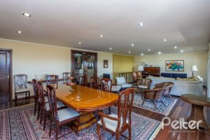 Casa à venda com 400m², 4 dormitórios, 2 suítes, 4 vagas, no bairro Vila Assunção em Porto Alegre