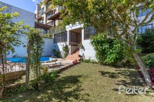 Casa à venda com 400m², 4 dormitórios, 2 suítes, 4 vagas, no bairro Vila Assunção em Porto Alegre