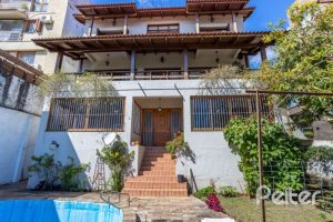 Casa à venda com 400m², 4 dormitórios, 2 suítes, 4 vagas, no bairro Vila Assunção em Porto Alegre