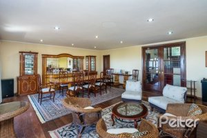 Casa à venda com 400m², 4 dormitórios, 2 suítes, 4 vagas, no bairro Vila Assunção em Porto Alegre