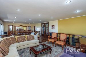 Casa à venda com 400m², 4 dormitórios, 2 suítes, 4 vagas, no bairro Vila Assunção em Porto Alegre