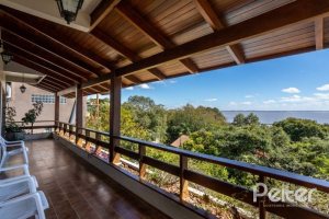 Casa à venda com 400m², 4 dormitórios, 2 suítes, 4 vagas, no bairro Vila Assunção em Porto Alegre