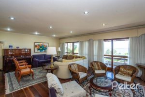 Casa à venda com 400m², 4 dormitórios, 2 suítes, 4 vagas, no bairro Vila Assunção em Porto Alegre