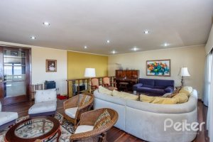 Casa à venda com 400m², 4 dormitórios, 2 suítes, 4 vagas, no bairro Vila Assunção em Porto Alegre