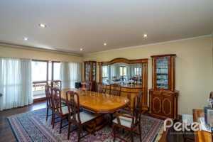 Casa à venda com 400m², 4 dormitórios, 2 suítes, 4 vagas, no bairro Vila Assunção em Porto Alegre