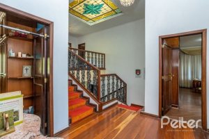 Casa à venda com 400m², 4 dormitórios, 2 suítes, 4 vagas, no bairro Vila Assunção em Porto Alegre