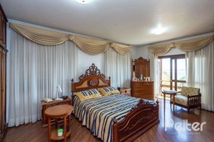 Casa à venda com 400m², 4 dormitórios, 2 suítes, 4 vagas, no bairro Vila Assunção em Porto Alegre