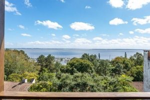 Casa à venda com 400m², 4 dormitórios, 2 suítes, 4 vagas, no bairro Vila Assunção em Porto Alegre