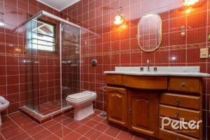 Casa à venda com 400m², 4 dormitórios, 2 suítes, 4 vagas, no bairro Vila Assunção em Porto Alegre