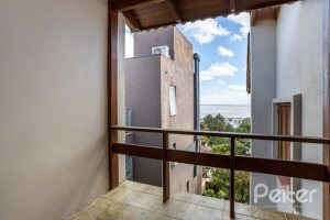 Casa à venda com 400m², 4 dormitórios, 2 suítes, 4 vagas, no bairro Vila Assunção em Porto Alegre