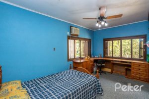 Casa à venda com 400m², 4 dormitórios, 2 suítes, 4 vagas, no bairro Vila Assunção em Porto Alegre