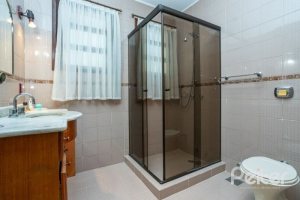 Casa à venda com 400m², 4 dormitórios, 2 suítes, 4 vagas, no bairro Vila Assunção em Porto Alegre