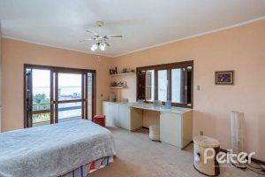 Casa à venda com 400m², 4 dormitórios, 2 suítes, 4 vagas, no bairro Vila Assunção em Porto Alegre