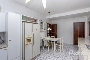 Casa à venda com 400m², 4 dormitórios, 2 suítes, 4 vagas, no bairro Vila Assunção em Porto Alegre