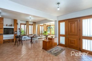 Casa à venda com 400m², 4 dormitórios, 2 suítes, 4 vagas, no bairro Vila Assunção em Porto Alegre