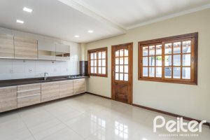 Casa à venda com 186m², 3 dormitórios, 3 suítes, 2 vagas, no bairro Espírito Santo em Porto Alegre