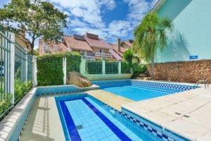 Casa em Condomínio à venda com 208m², 3 dormitórios, 1 suíte, 2 vagas, no bairro Tristeza em PORTO ALEGRE