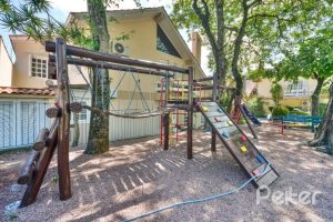 Casa em Condomínio à venda com 208m², 3 dormitórios, 1 suíte, 2 vagas, no bairro Tristeza em PORTO ALEGRE