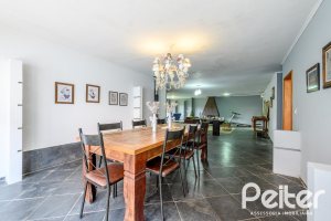 Casa à venda com 350m², 3 dormitórios, 1 suíte, 4 vagas, no bairro Vila Assuncao em Porto Alegre