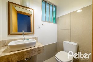 Casa à venda com 350m², 3 dormitórios, 1 suíte, 4 vagas, no bairro Vila Assuncao em Porto Alegre