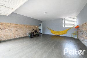 Casa à venda com 350m², 3 dormitórios, 1 suíte, 4 vagas, no bairro Vila Assuncao em Porto Alegre