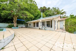 Casa à venda com 350m², 3 dormitórios, 1 suíte, 4 vagas, no bairro Vila Assuncao em Porto Alegre