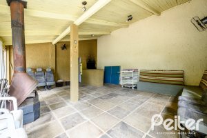 Casa à venda com 350m², 3 dormitórios, 1 suíte, 4 vagas, no bairro Vila Assuncao em Porto Alegre