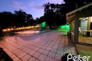 Casa à venda com 350m², 3 dormitórios, 1 suíte, 4 vagas, no bairro Vila Assuncao em Porto Alegre