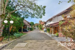 Casa em Condomínio à venda com 245m², 3 dormitórios, 1 suíte, 2 vagas, no bairro Tristeza em PORTO ALEGRE