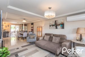 Casa à venda com 272m², 3 dormitórios, 1 suíte, 4 vagas, no bairro Tristeza em Porto Alegre