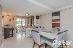 Casa à venda com 272m², 3 dormitórios, 1 suíte, 4 vagas, no bairro Tristeza em Porto Alegre