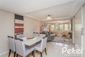 Casa à venda com 272m², 3 dormitórios, 1 suíte, 4 vagas, no bairro Tristeza em Porto Alegre