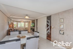 Casa à venda com 272m², 3 dormitórios, 1 suíte, 4 vagas, no bairro Tristeza em Porto Alegre