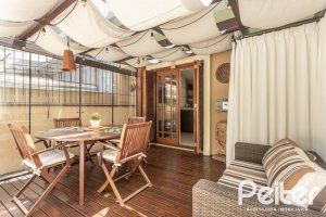 Casa à venda com 272m², 3 dormitórios, 1 suíte, 4 vagas, no bairro Tristeza em Porto Alegre